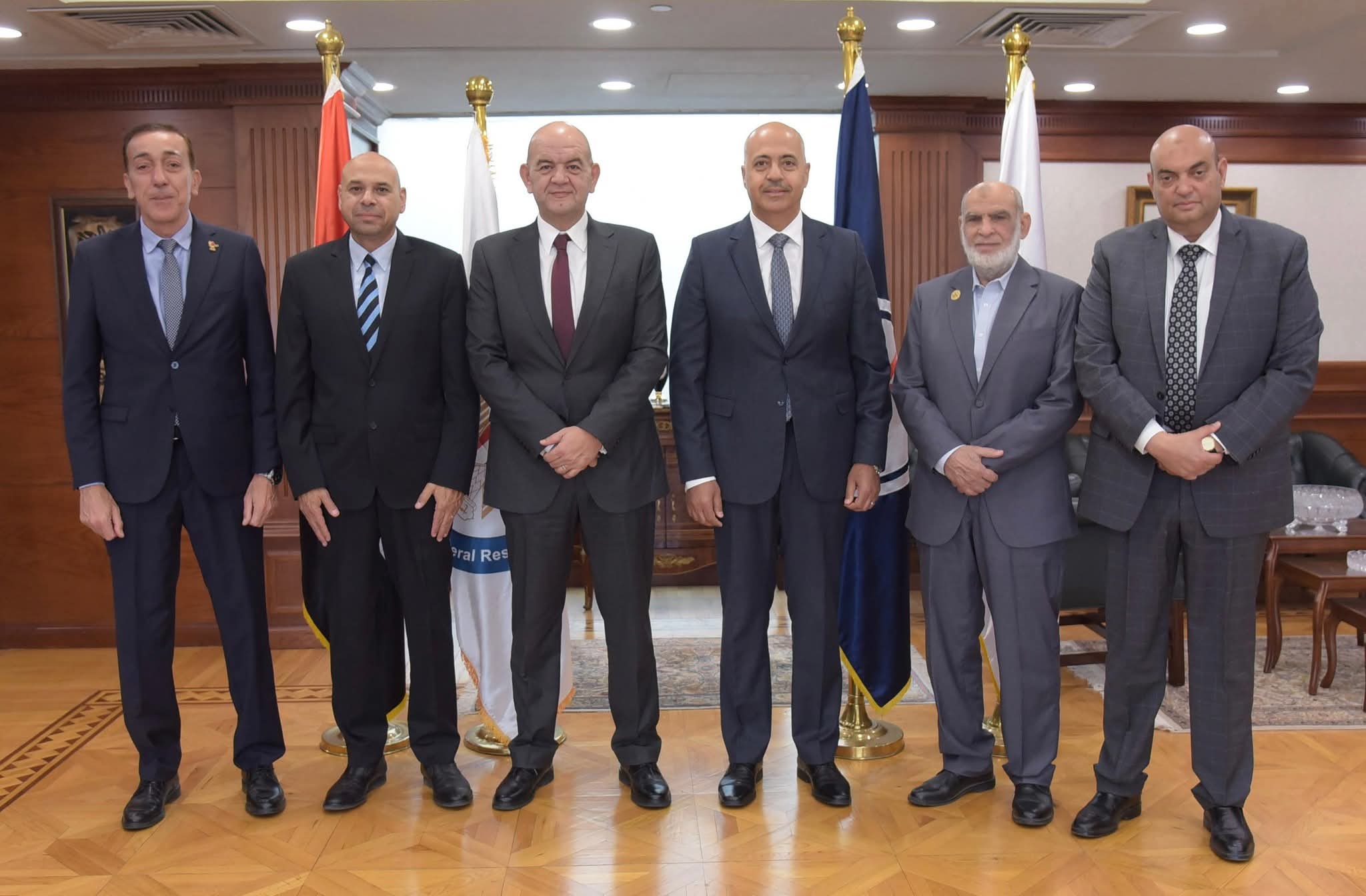 منزل ومشفى وملعب، وزارة البترول تمد يدها لقرى الكينج مريوط